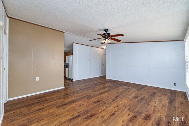 Spacious living area -view 1 | Image 8