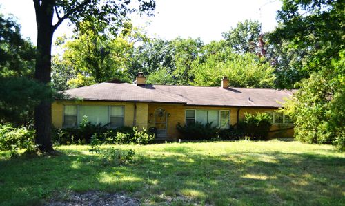 8850 S County Line Rd, Burr Ridge, IL, 60527-6316 | Card Image