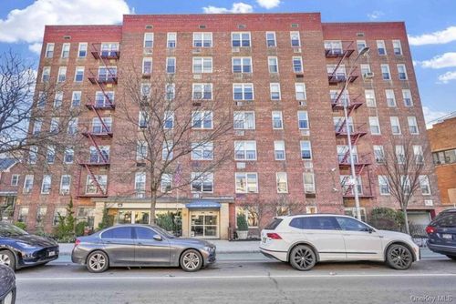 608-31-85 Crescent St, Astoria, NY, 11106-3710 | Card Image