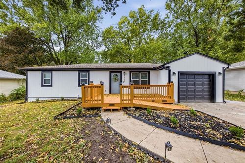 8520 Larsen St, Overland Park, KS, 66214-1606 | Card Image