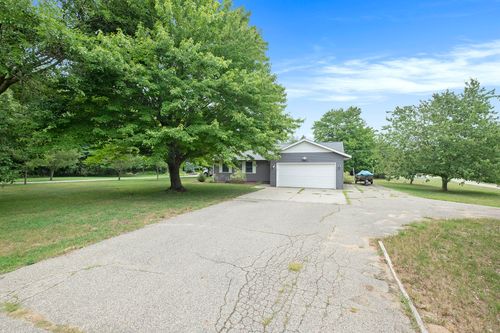 13644 152nd Ave, Grand Haven, MI, 49417-8945 | Card Image