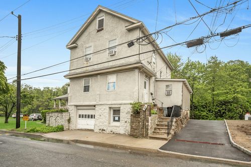209 Grand St, Mamaroneck, NY, 10543-1814 | Card Image