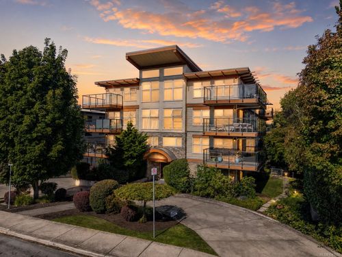 304-2940 Harriet Rd, Saanich, BC, V8N1A1 | Card Image