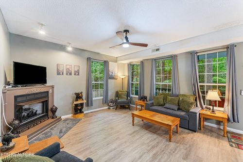 1052 Twin Oaks Rd, Gatlinburg, TN, 37738-4234 | Card Image