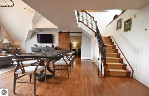 302-810 Cottageview Dr, Traverse City, MI, 49684-2394 | Card Image