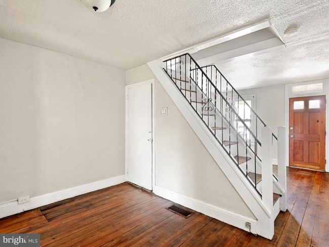 564 Walnut St, Townhouse with 2 bedrooms, 1 bathrooms and null parking in POTTSTOWN PA | Image 5