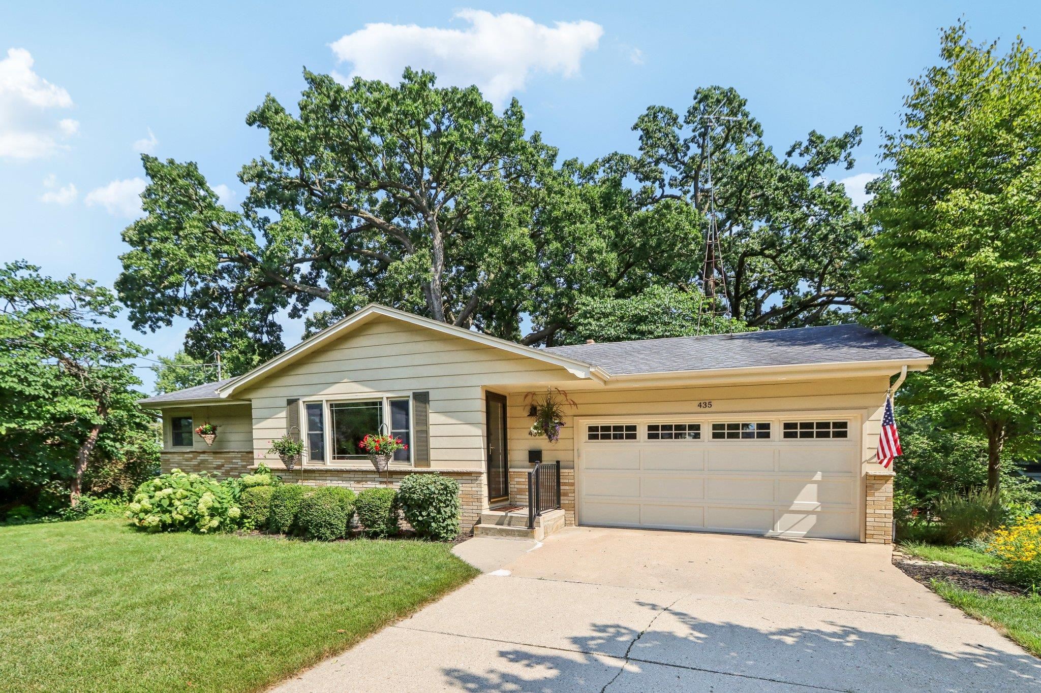 Charles St, Columbus, WI 53925