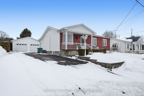 114 Stanley Ave, Vankleek Hill, ON, K0B1R0 | Card Image