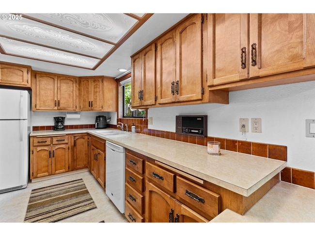 Kitchen | Image 11
