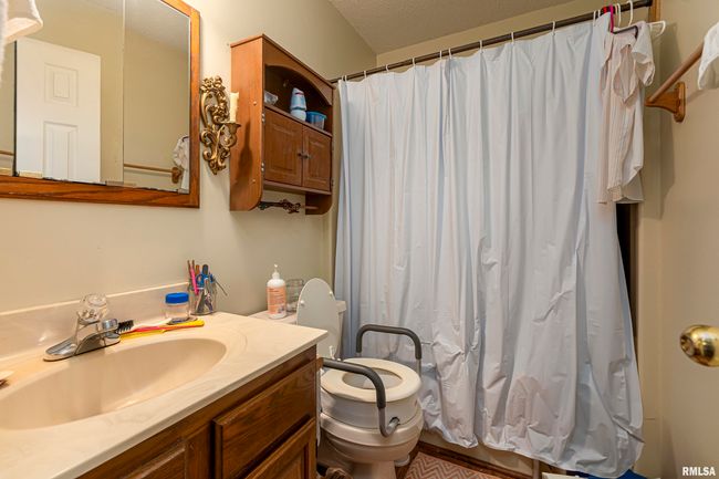 1202 S Hadfield St, House other with 3 bedrooms, 2 bathrooms and null parking in Marion IL | Image 11