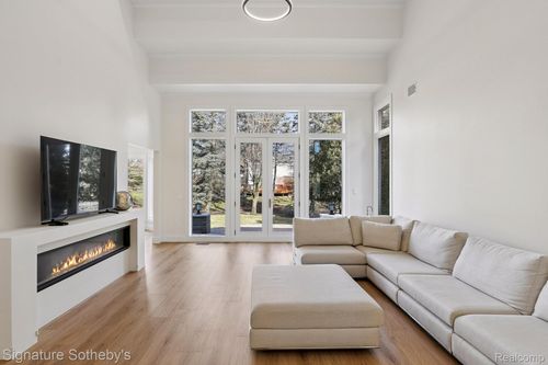 2532 Cedar Brook Ct, Rochester Hills, MI, 48309-4078 | Card Image