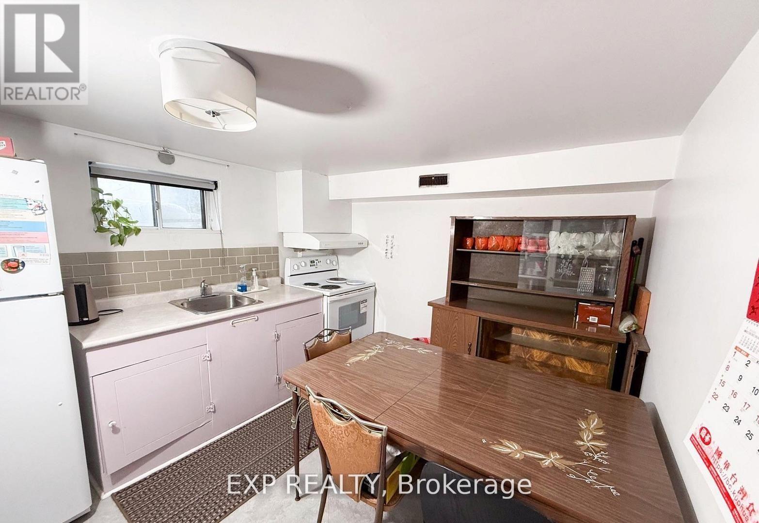 Residential Lease in Toronto (Newtonbrook West) 2