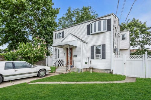 95 E 3rd St, Deer Park, NY, 11729-4305 | Card Image