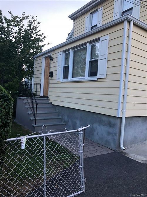 184 Trenchard St, Yonkers, NY, 10704-2243 | Card Image