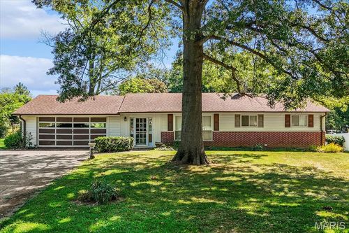 19 W Meadow Ln, Ellisville, MO, 63021-4711 | Card Image