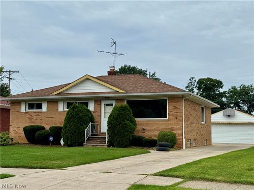 31505 Douglas Dr, Willowick, OH, 44095-4324 | Card Image