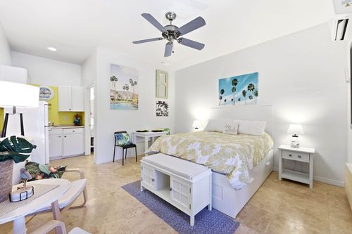 d152-25000 Tamiami Trl E, NAPLES, FL, 34114-9602 | Card Image