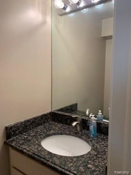 5682 Stonington Court, West Bloomfield Charter Township, MI, 48322 | Card Image