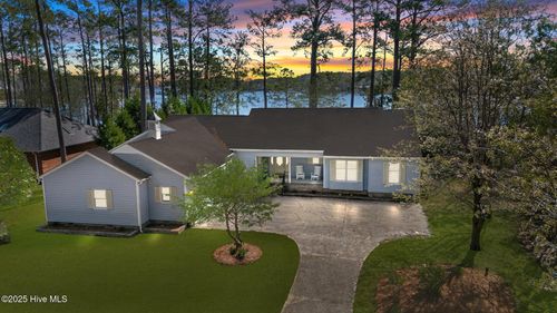 38 Shore Dr E, Oriental, NC, 28571-8804 | Card Image