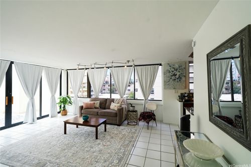 502-2410 Cleghorn St, Honolulu, HI, 96815-3131 | Card Image
