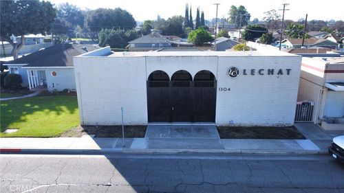 1304 W Commonwealth Ave, Fullerton, CA, 92833-2724 | Card Image