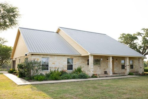 3240 Concrete Edgar Rd, Cuero, TX, 77954-6592 | Card Image