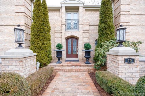 10 Sycamore Lane, Grosse Pointe, MI, 48230 | Card Image