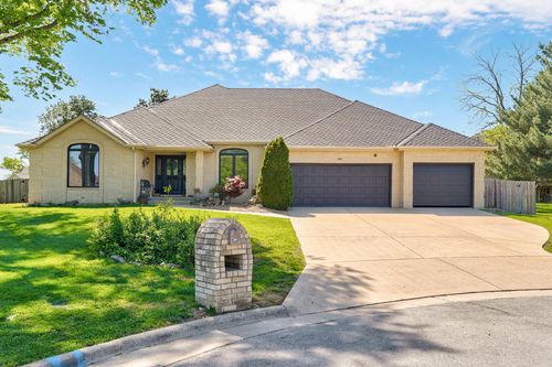 876 W Kingsway Dr, Springfield, MO, 65810-1612 | Card Image