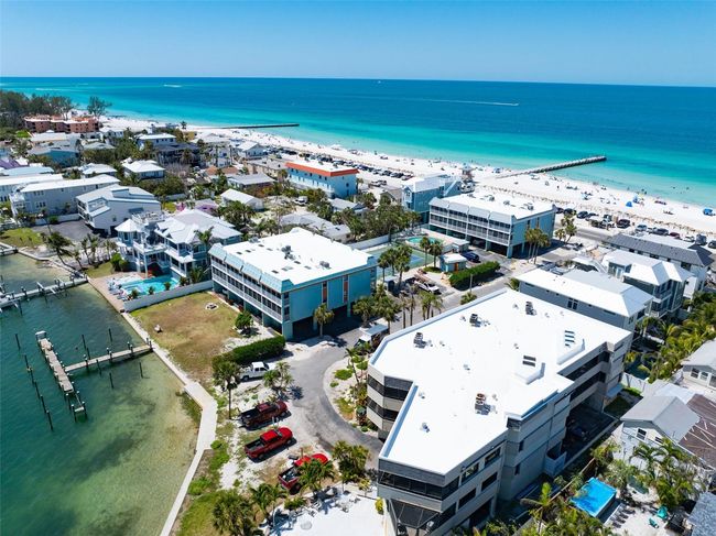 14 - 901 Gulf Dr S, Condo with 2 bedrooms, 2 bathrooms and null parking in Bradenton Beach FL | Image 49