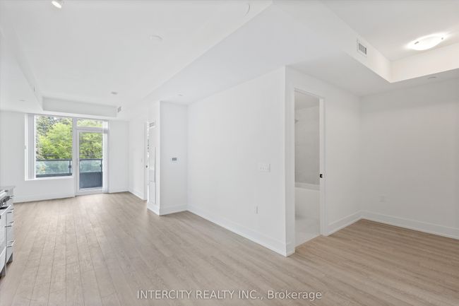 228 - 2075 King Rd, Condo with 2 bedrooms, 2 bathrooms and null parking in King City ON | Image 14