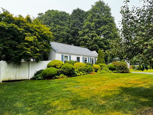 7 Oak St, Wayland, MA, 01778-5107 | Card Image