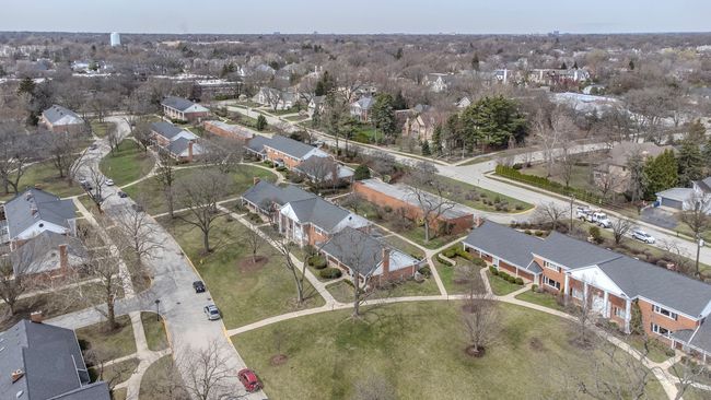 806 - 806 Chanticleer Ln, Condo with 3 bedrooms, 2 bathrooms and 2 parking in Hinsdale IL | Image 32