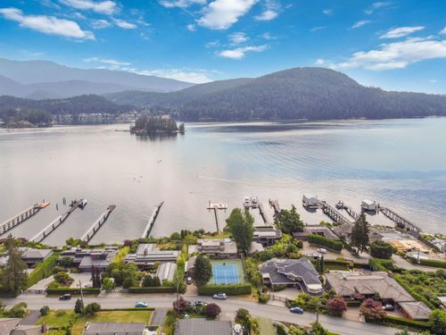 668 Beachview Dr, North Vancouver, BC, V7G1R1 | Card Image