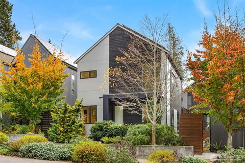 460 Grow Ave Nw, Bainbridge Island, WA, 98110-1734 | Card Image