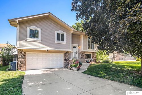 124 Cedar Cir, Bellevue, NE, 68005-3577 | Card Image