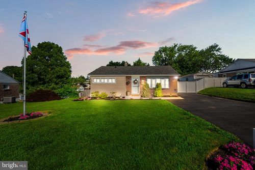 2218 S Lee Ln, ASTON, PA, 19014-2216 | Card Image