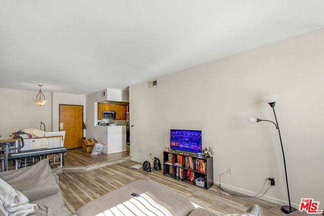 UNIT-2 - 19009 Sherman Way, Condo with 1 bedrooms, 1 bathrooms and 2 parking in Reseda CA | Image 10