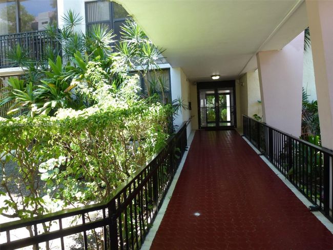 505 - 17011 N Bay Rd, Condo with 2 bedrooms, 2 bathrooms and null parking in Sunny Isles Beach FL | Image 7