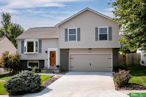 15713 Willow St, Omaha, NE, 68136-3174 | Card Image