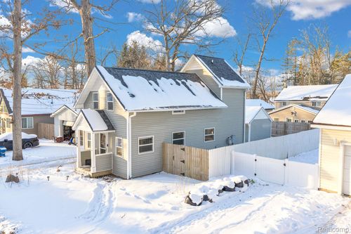 2149 Glenwood Ct, Brooklyn, MI, 49230-9325 | Card Image