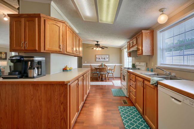 Large Kitchen with Storage! | Image 11