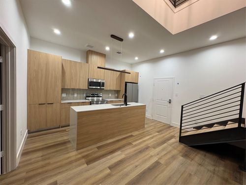 c-5614 Larkin St, Houston, TX, 77007-6706 | Card Image