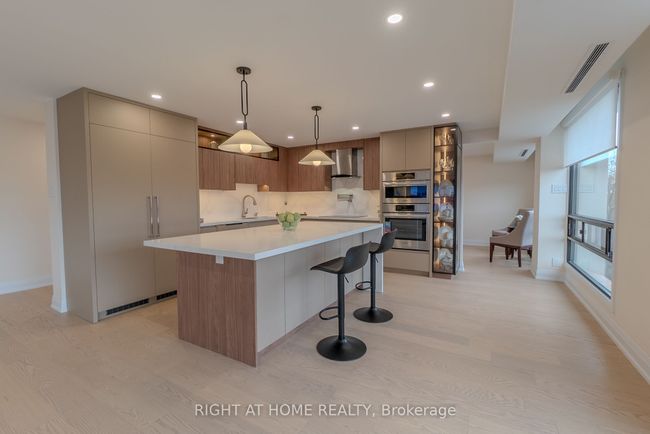 608 - 447 Walmer Rd, Condo with 3 bedrooms, 4 bathrooms and 2 parking in York ON | Image 11
