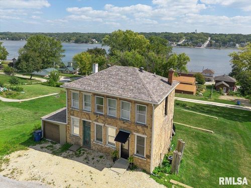 817 N 2nd St, Le Claire, IA, 52753-9657 | Card Image