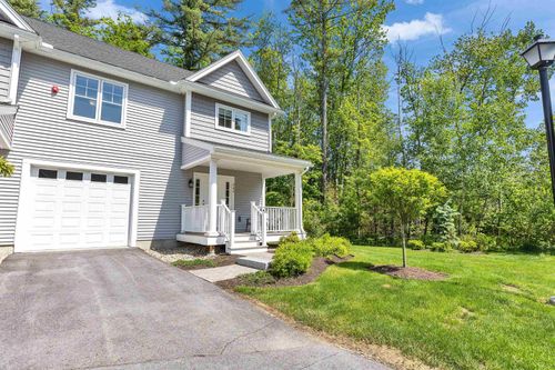 264 Woodview Way, Manchester, NH, 03102-8410 | Card Image