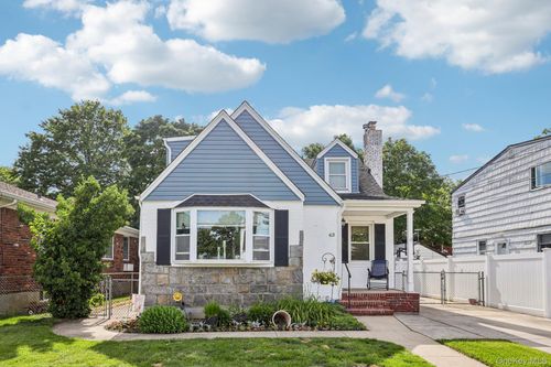 63 Kilburn Road S, Hempstead, NY, 11552 | Card Image