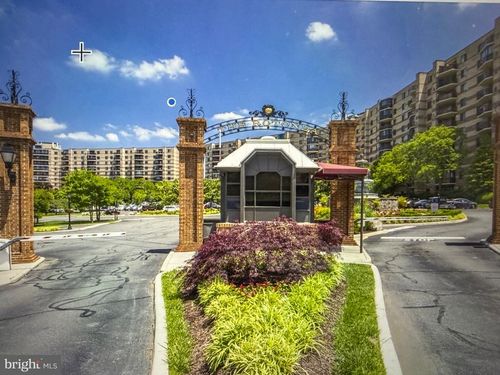 926-8360 Greensboro Dr, MCLEAN, VA, 22102-3543 | Card Image