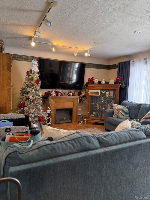 766 Louisa St, Mount Morris, MI, 48458-1735 | Card Image