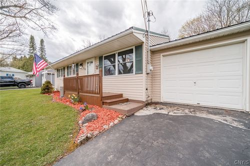 339 S Webber Dr, Chittenango, NY, 13037-1425 | Card Image