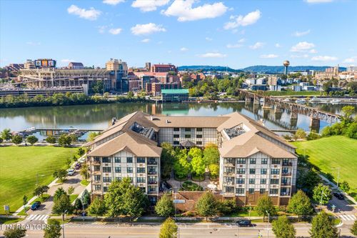 221-445 W Blount Ave, Knoxville, TN, 37920-1106 | Card Image